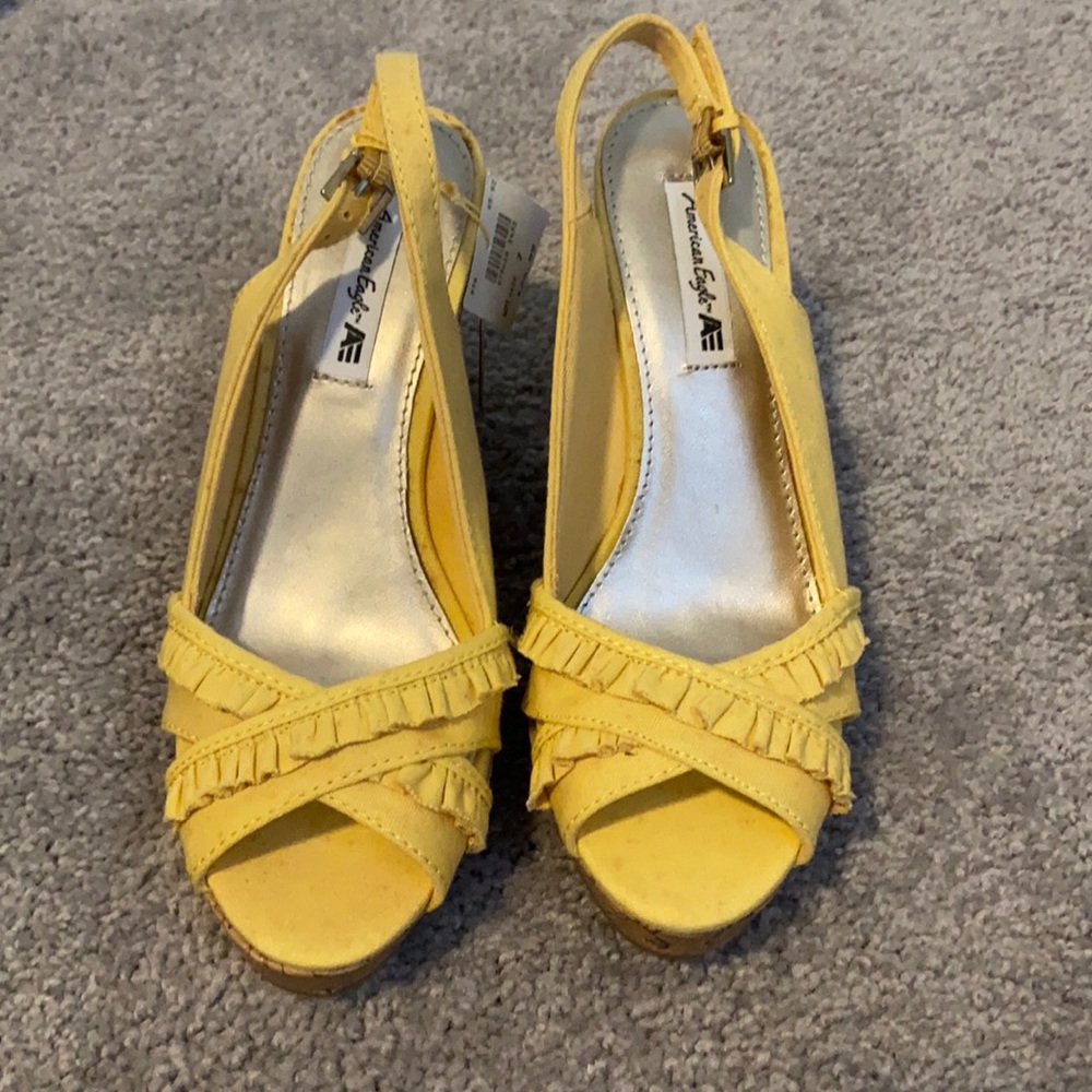 Yellow American eagle wedges